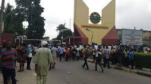 You are currently viewing UNILAG fee hike: Students kick, varsity reacts