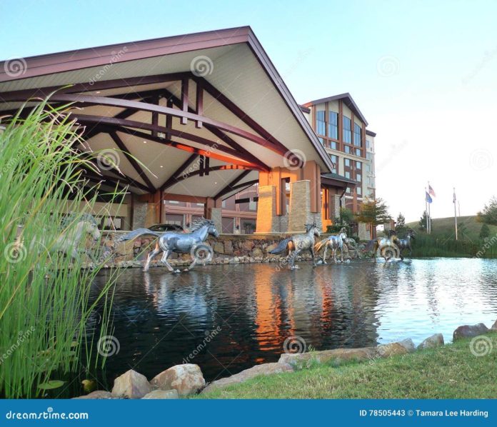 choctaw-casino-hotel-pocola-oklahoma-exterior-beautiful-modern-architecture-sculpture-water-featured-outside-78505443-2 level up casino app download